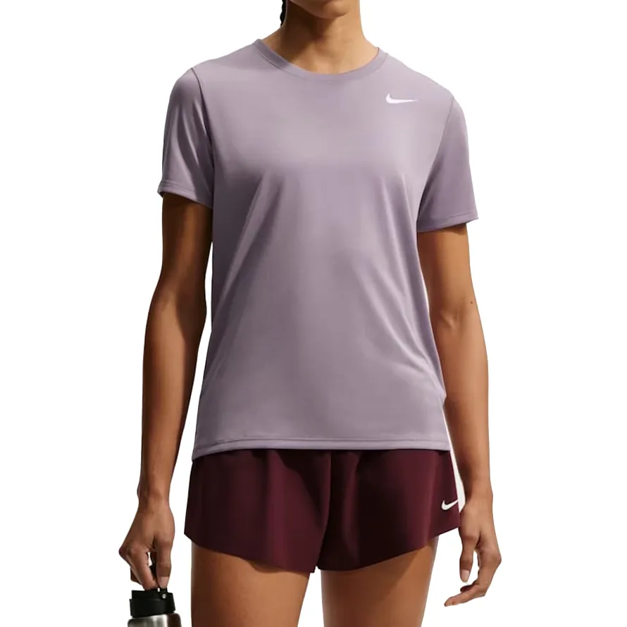 Visão traseira da Blusa Nike Dri-FIT Feminina Roxa mostrando detalhes do tecido